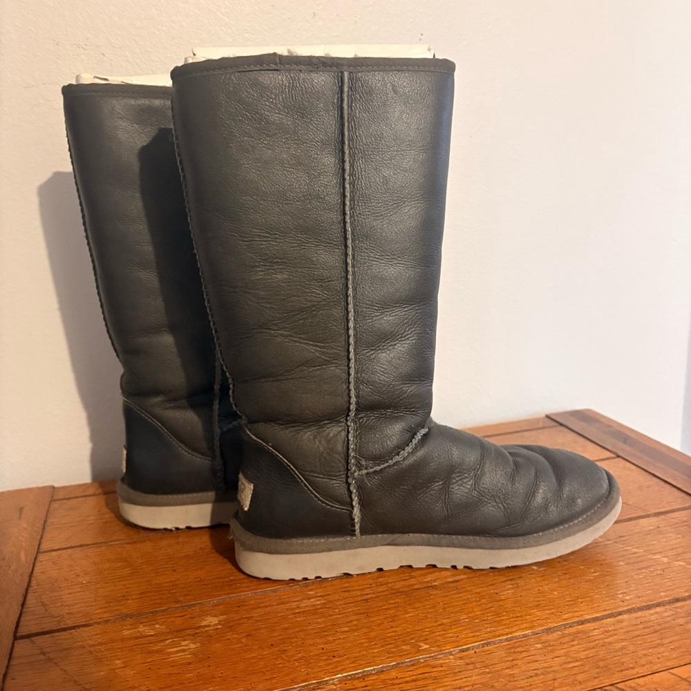 UGG Austrailia tall metallic grey boots from 2010s grey Well Loved in Good shape - Picture 2 of 14